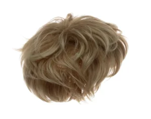 Blondes Toupet mit mittelblonder Farbe und natürlich wirkender Haarstruktur